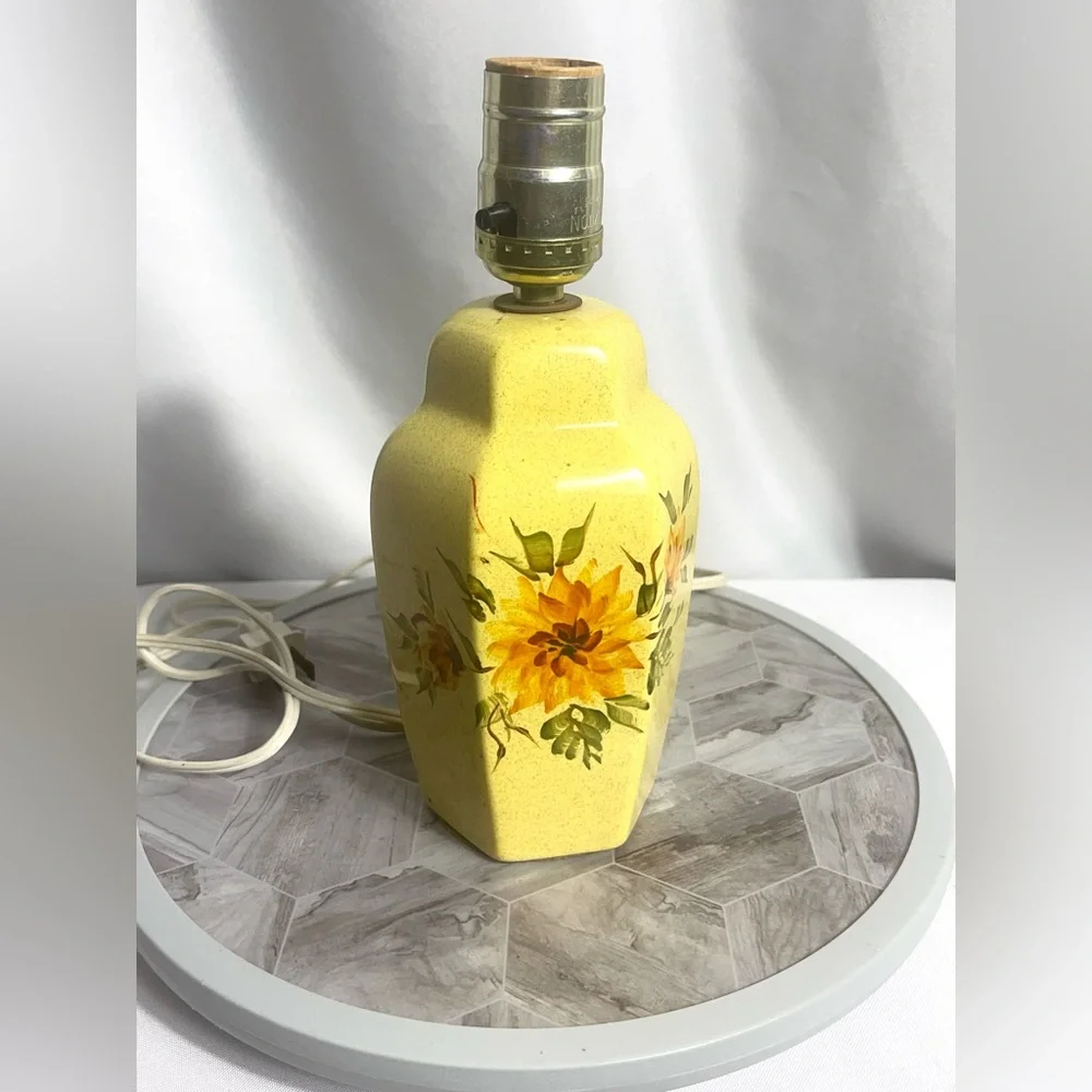 Vintage Hand Painted Yellow Floral Table Lamp 13” Gemco Leviton USA Works